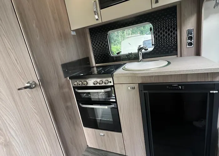 Na Camp4u Z Basenem I Sauna W Siechnicach Kolo Wroclawia Camping *